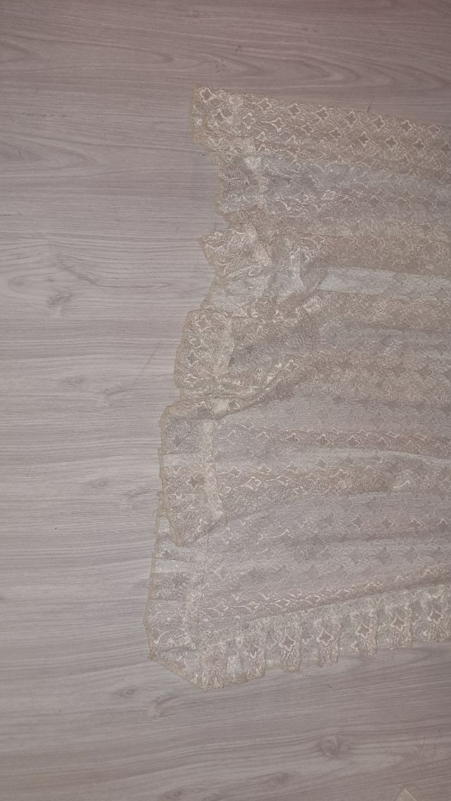 Cortinas : son dos y la cinta blanca