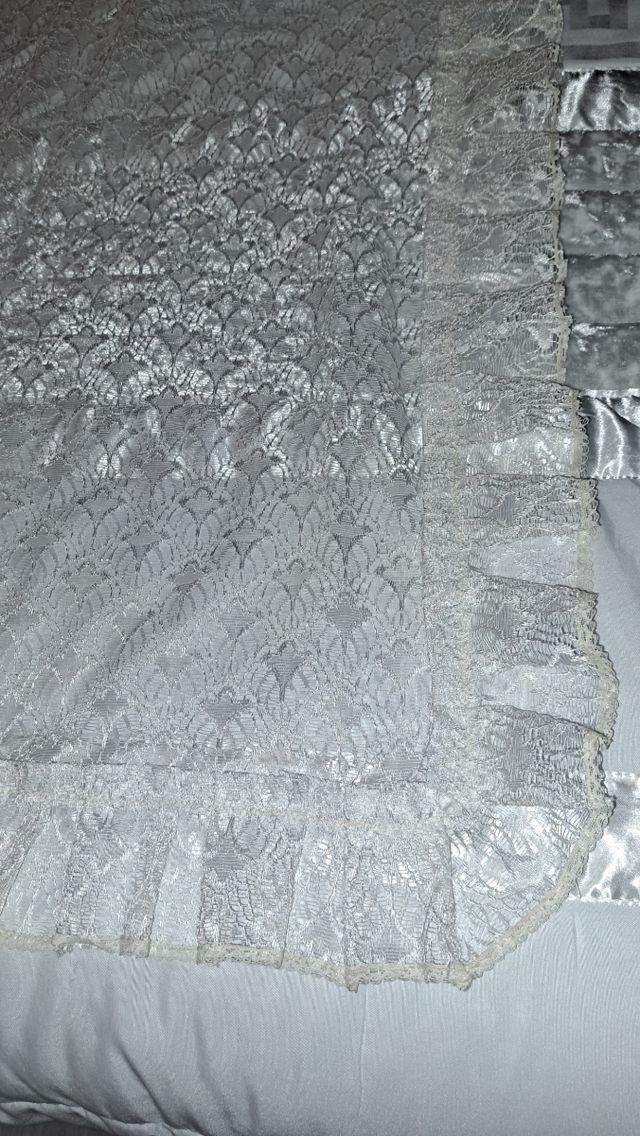 Cortinas : son dos y la cinta blanca