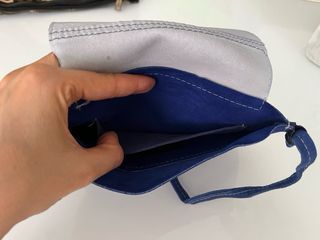 Bolso de cuero azul argentino