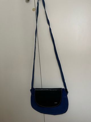 Bolso de cuero azul argentino