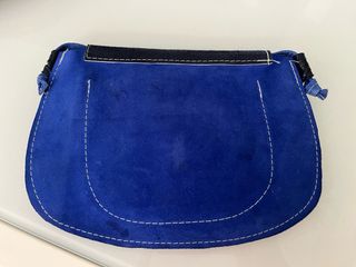 Bolso de cuero azul argentino