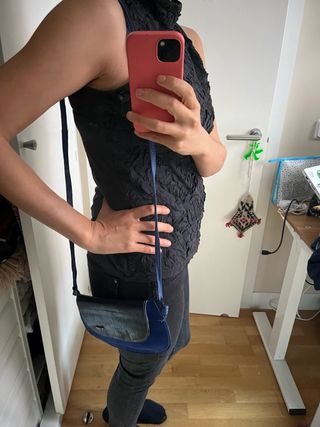 Bolso de cuero azul argentino