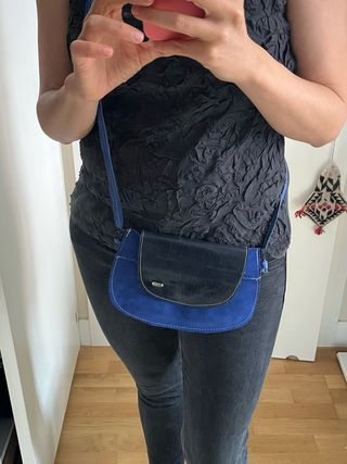 Bolso de cuero azul argentino