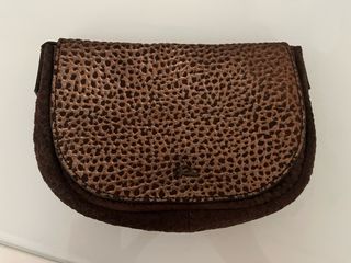 Bolso de cuero marron y dorado