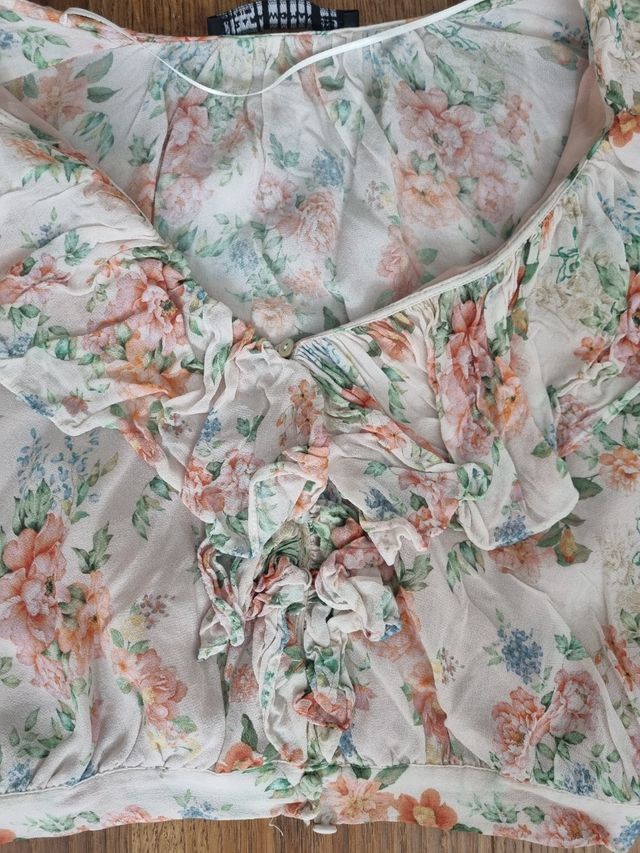 Blusa crop de Zara floral. Talla S