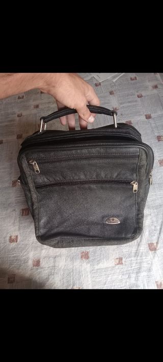 Riñonera negra cuero samsonite