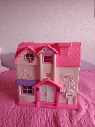 CASITA DE MUÑECAS DE PLÁSTICO