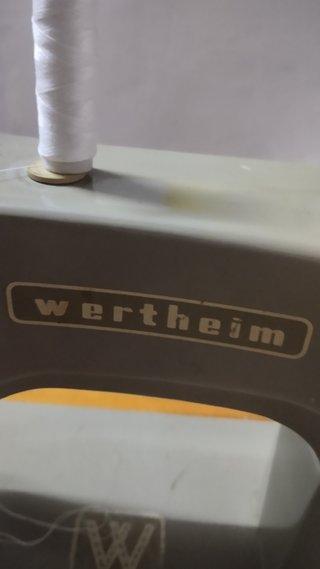 Hola vendo màquina de coser wertheim.