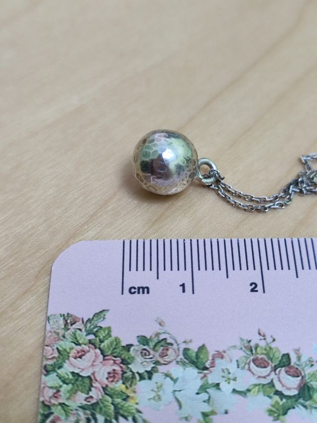 Collar de plata de ley con bolita