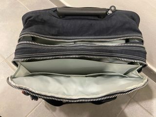 Maletín ruedas kipling con compartimento portátil