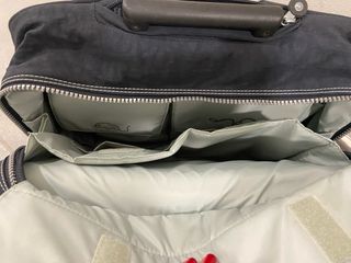 Maletín ruedas kipling con compartimento portátil