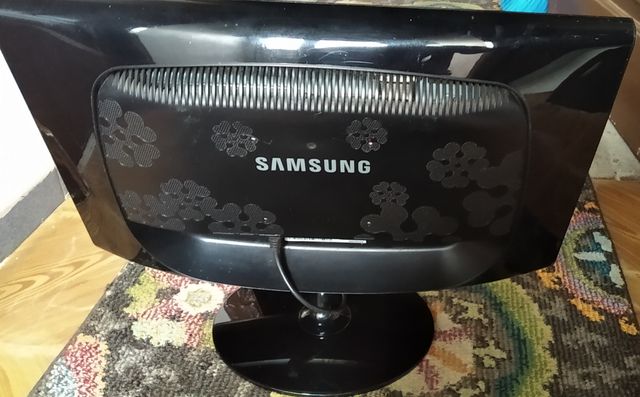 PANTALLA DE ORDENADOR SOBREMESA