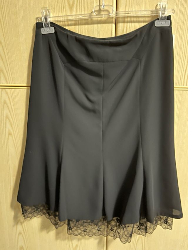 Gonna nera con pizzo