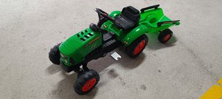 Tractor con remolque a pedales