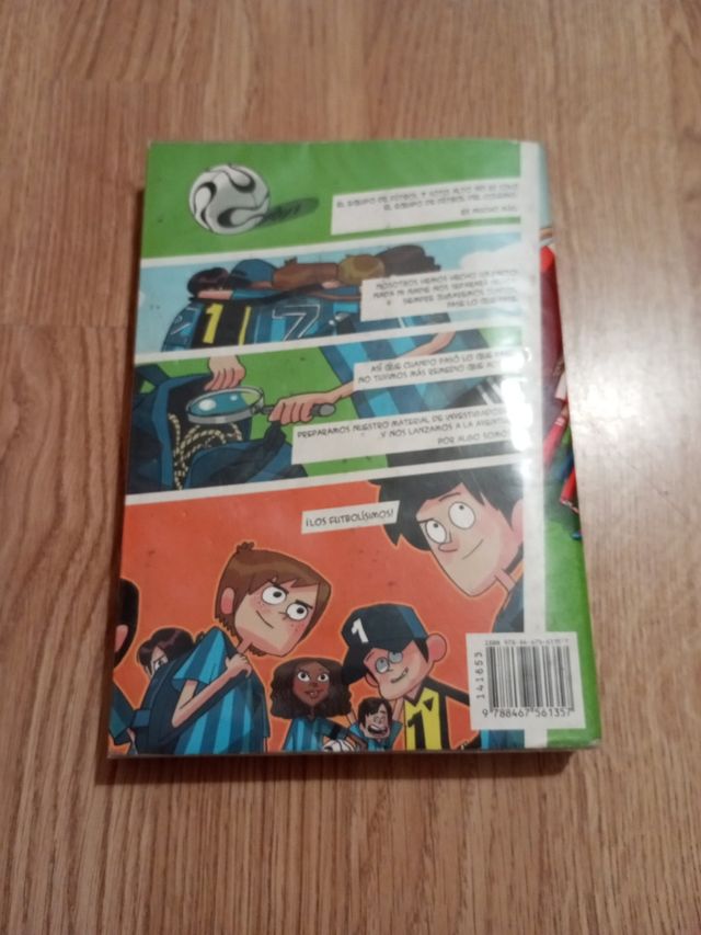 Los Futbolísimos 1: El misterio de los árbitros dormidos (Spanish Edition)