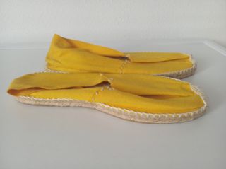Alpargatas amarillas 