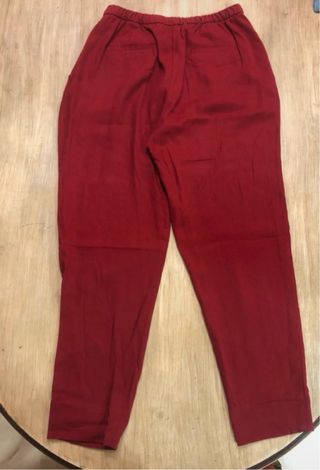 Pantalón rojo de Zara