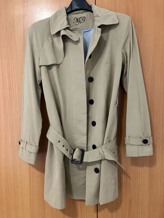 Gabardina beige de MANGO