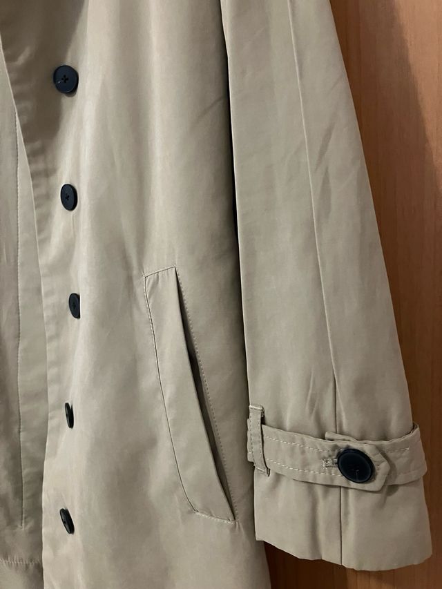 Gabardina beige de MANGO