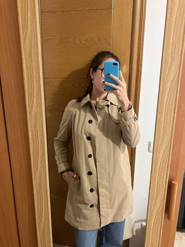 Gabardina beige de MANGO