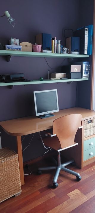 Escritorio de mesa con silla giratoria
