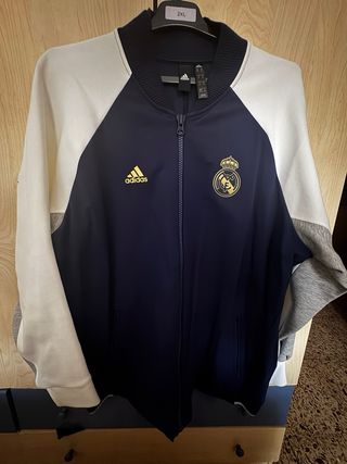 Chaqueta oficial REAL MADRID