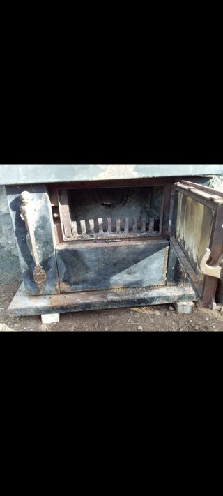 Antica stufa a legna e carbone
