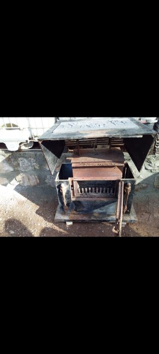 Antica stufa a legna e carbone