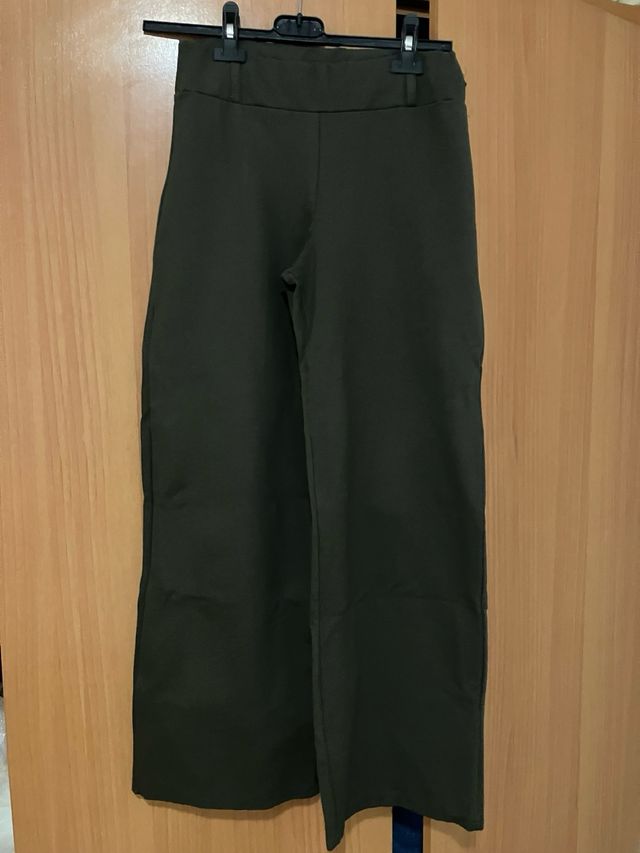 Pantalones anchos elásticos verdes