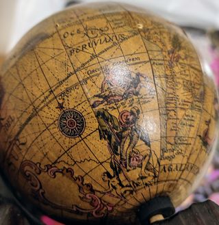Bola del mundo, globo terráqueo antiguo de madera