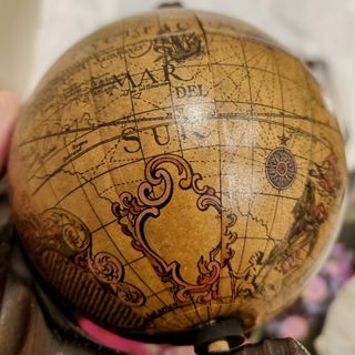 Bola del mundo, globo terráqueo antiguo de madera