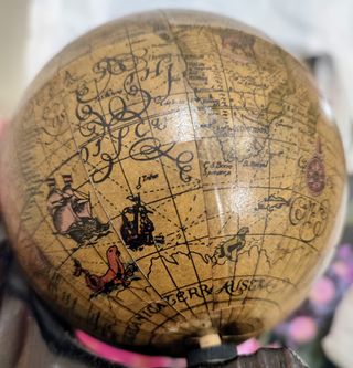 Bola del mundo, globo terráqueo antiguo de madera