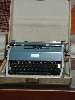 Maquina de escribir antigua "Olivetti"