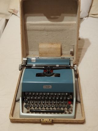 Maquina de escribir antigua "Olivetti"