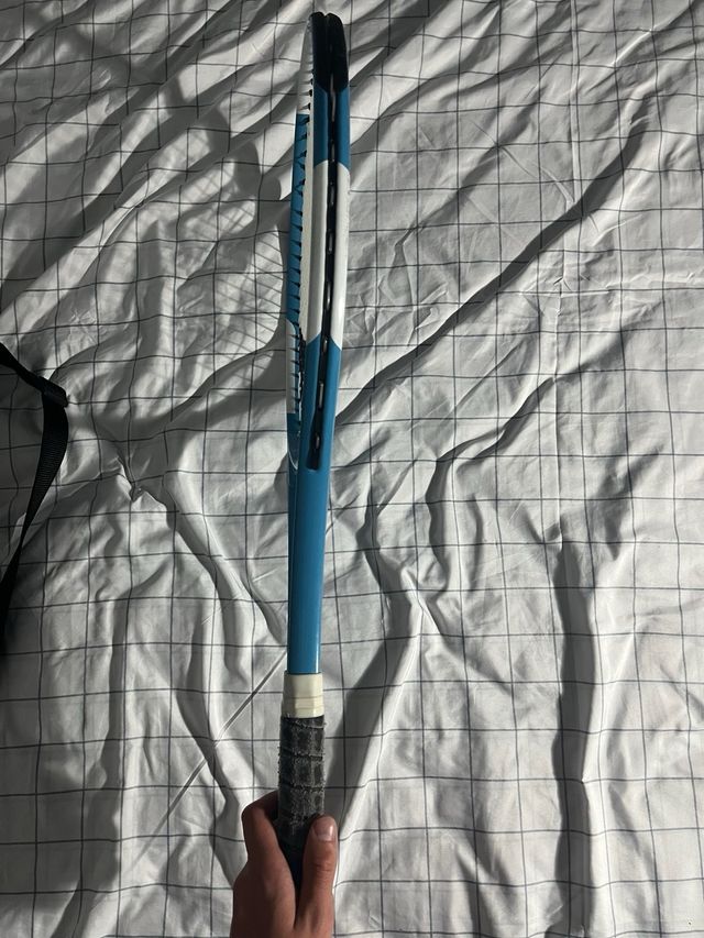 Raqueta de tenis con funda