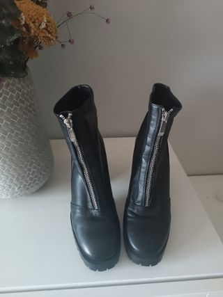 Botines DE PIEL de tacón ancho  Zara