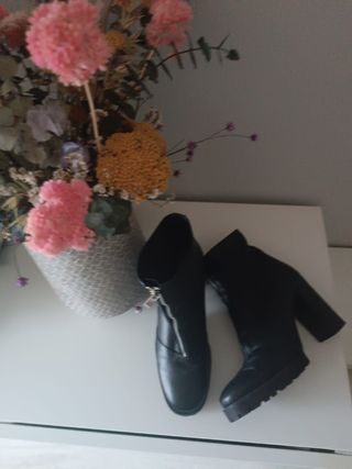 Botines DE PIEL de tacón ancho  Zara
