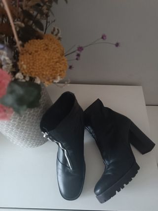 Botines DE PIEL de tacón ancho  Zara