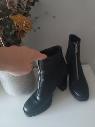 Botines DE PIEL de tacón ancho  Zara