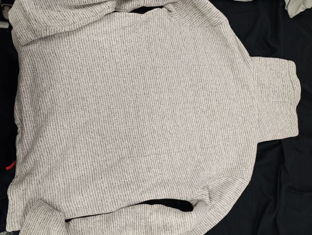 Sudadera gris de cuello alto talla s