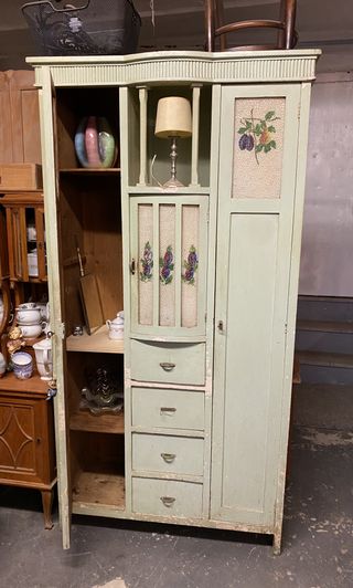 Credenza antica