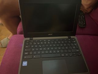 ordenador + cargador + ratón