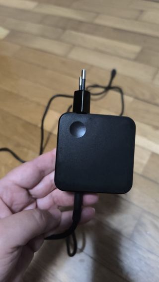 ordenador + cargador + ratón