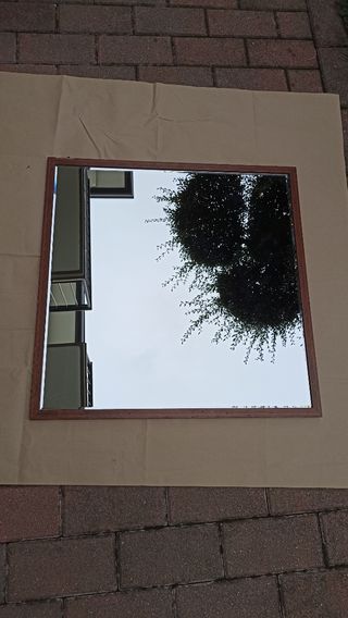 Specchio con cornice in legno