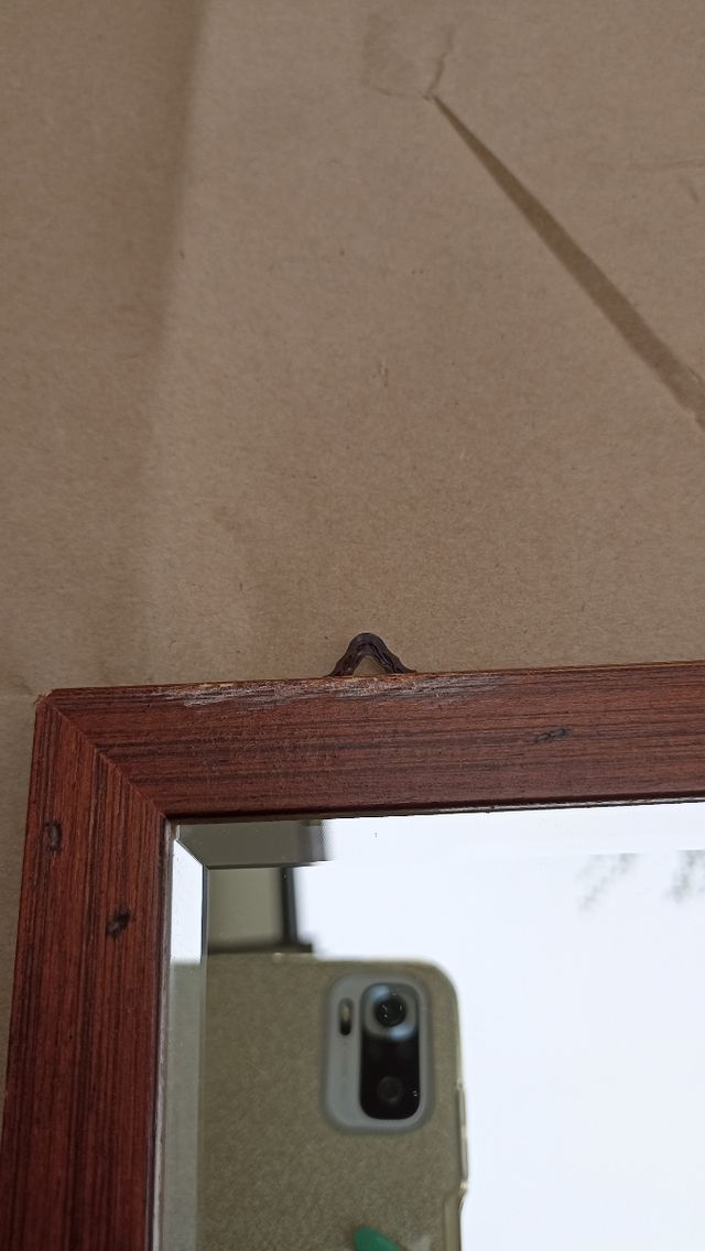 Specchio con cornice in legno