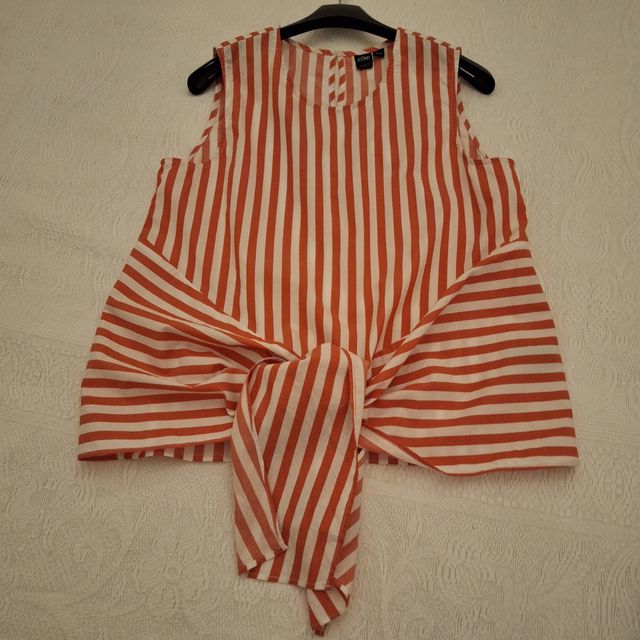 Crop top Simons e T-shirt Terranova