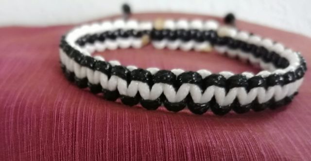 Pulsera artesana del B C F