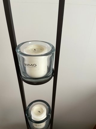 Portavelas metálico de pie, marca WMG