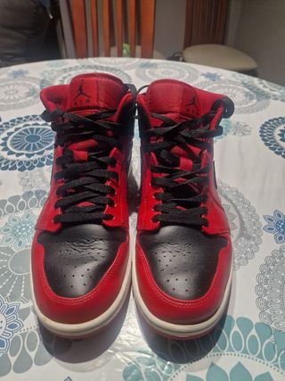 Nike air jordan 1 mid