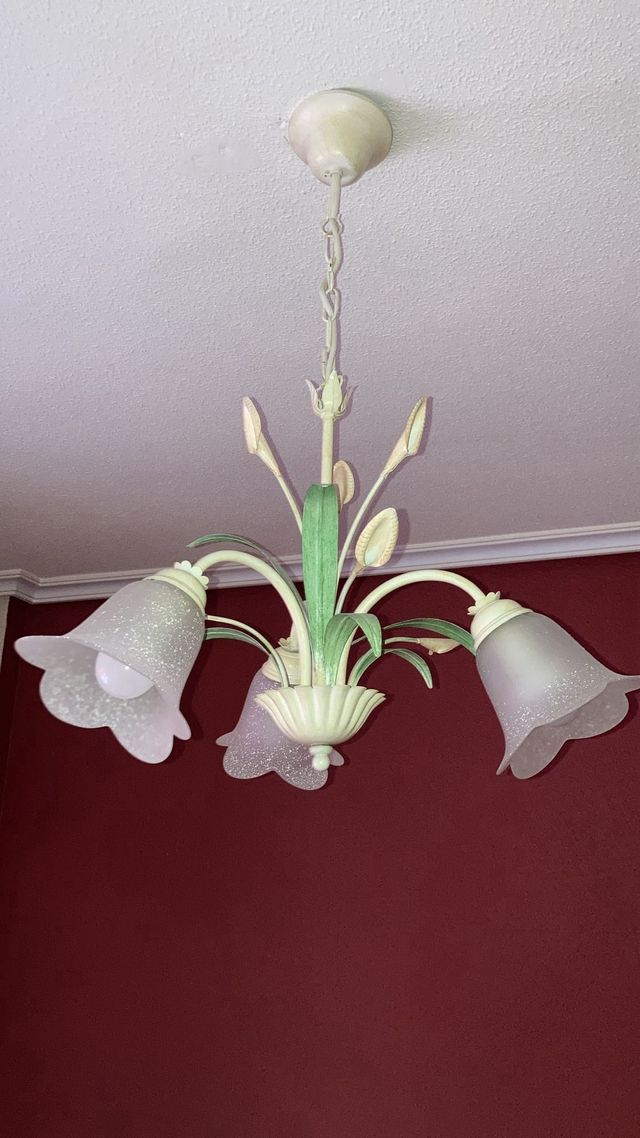 Lámpara dormitorio y mesita de noche